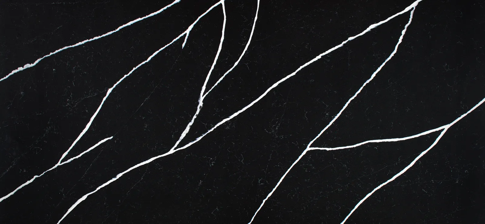 Avant Quartz Calacatta Noir Satin — кварцевый агломерат
